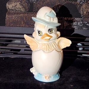 Vintage Painted Ceramic Easter Chick in Cracked Egg Spring Trinket Box Decor